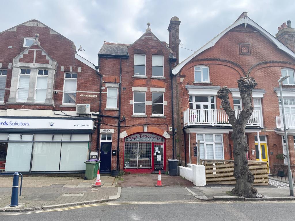 Lot: 58 - FREEHOLD COMMERCIAL INVESTMENT PLUS GROUND RENTS - front of property
